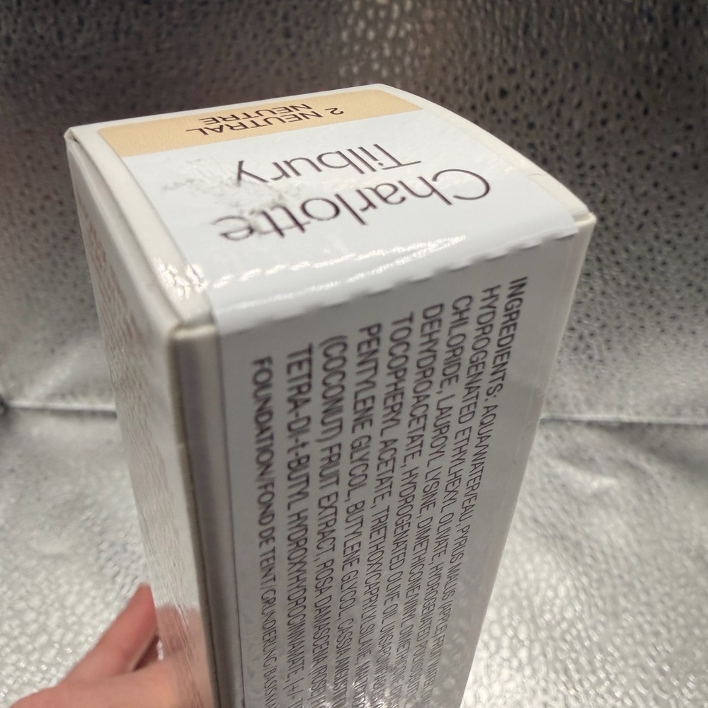 Charlotte Tilbury Beautiful Skin Foundation 2 Neutral NIB 30ml - Picture 4 of 8